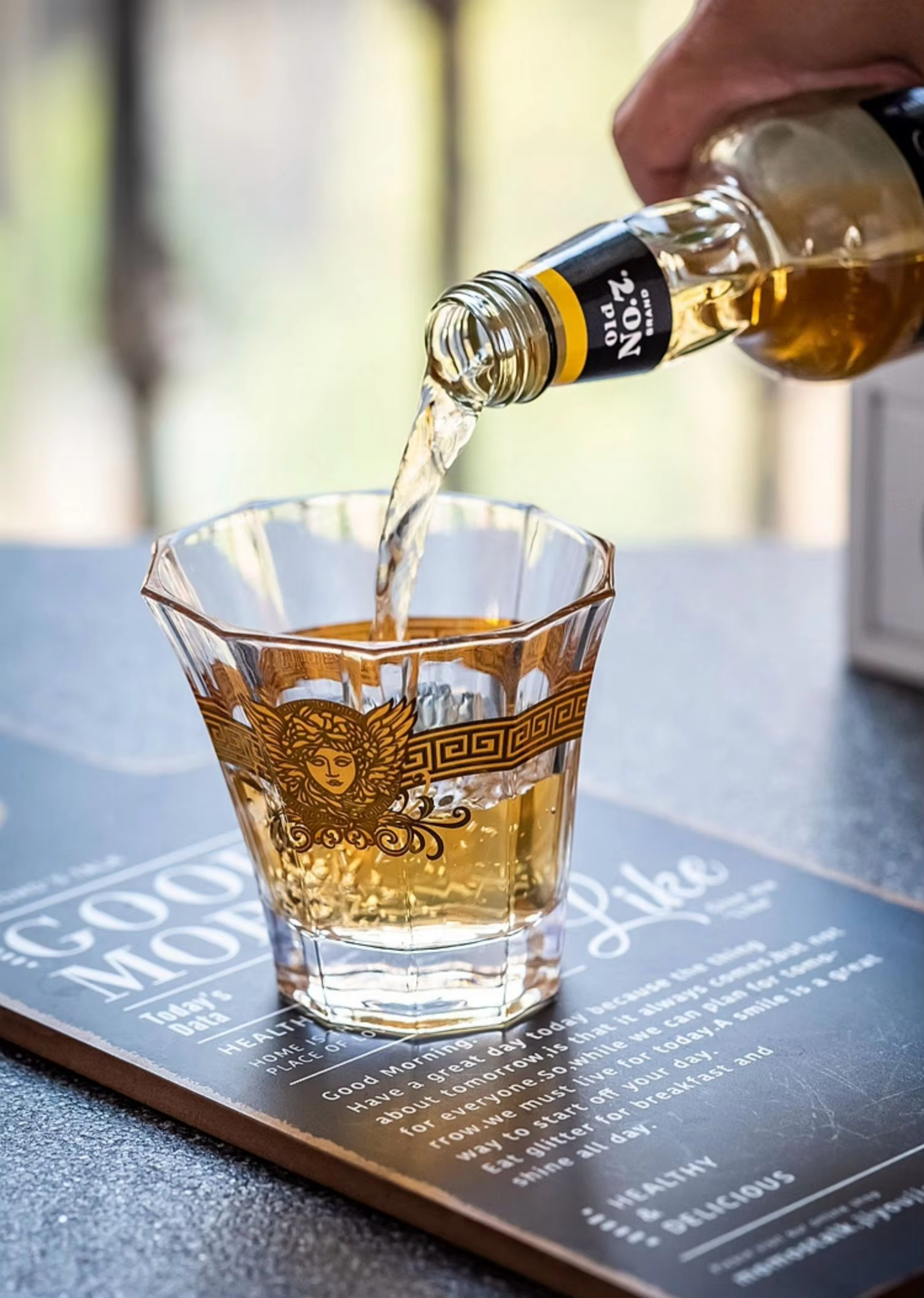 Medusa Gold Head Painted Whisk - Whisky Beer And Wine のレビューと価格